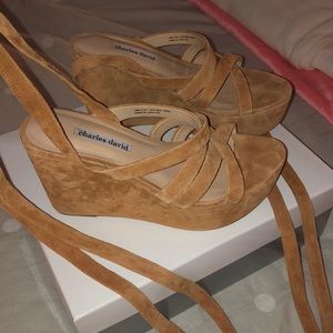 Charles David wrap up wedge